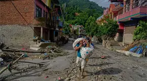 Riada en Nepal suma 390 muertos y 1,400 desaparecidos (fotos)