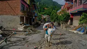 Riada en Nepal suma 390 muertos y 1,400 desaparecidos (fotos)