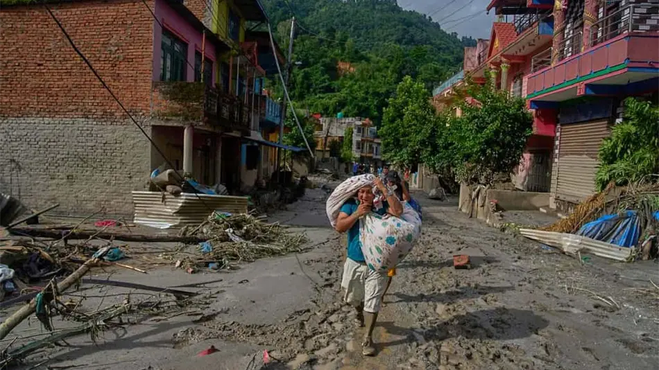 Riada en Nepal suma 390 muertos y 1,400 desaparecidos (fotos)
