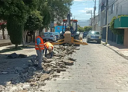 Cierran tramo de Avanzada por renovaci&oacute;n del drenaje