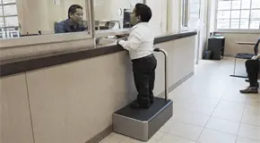 Comisión avala escalones accesibles para personas de talla baja