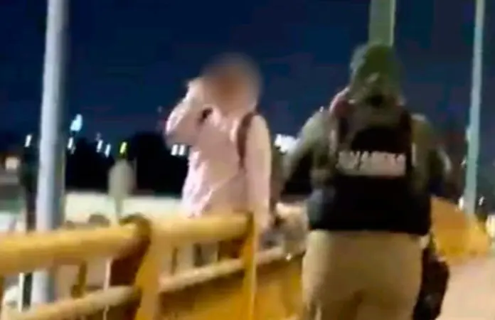 Evitan tragedia en el puente de Av. Universidad