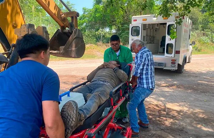Hombre queda parapléjico al caer de remolque