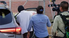 Liberan a agente del ICE acusado en Minnesota
