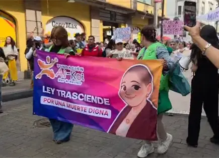 Marchan para exigir una muerte digna en la CDMX Marchan para exigir una muerte digna en la CDMX