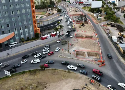 Obra colapsa la Glorieta de la Familia; acusan ausencia de Tr&aacute;nsito