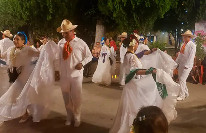 Organiza DIF tardeada por el día del abuelo