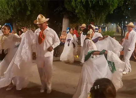 Organiza DIF tardeada por el día del abuelo Organiza DIF tardeada por el día del abuelo