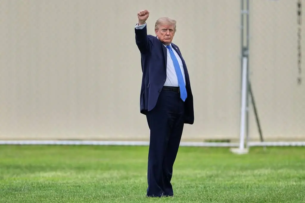 Trump afirma que no hay prisa para negociar con Irán en sexto mes de guerra