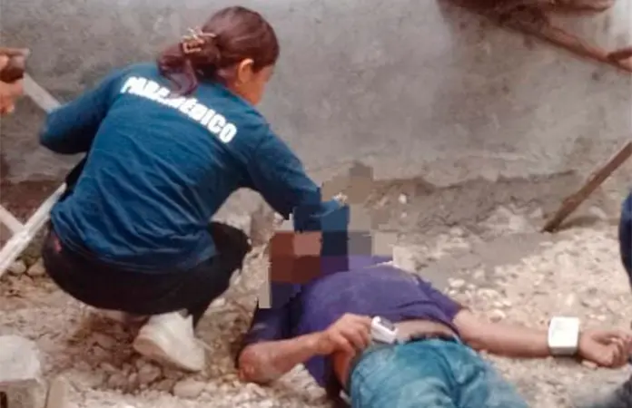 Albañil lesionado al caer de un andamio