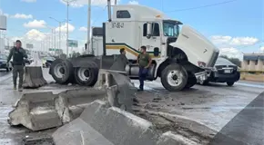 Derrapa y choca trailero en Circuito Potos&iacute;