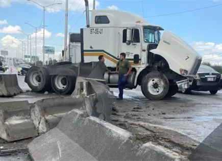 Derrapa y choca trailero en Circuito Potos&iacute;