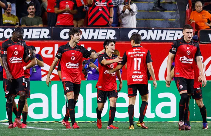 Gilberto Mora marca doblete ante Pumas