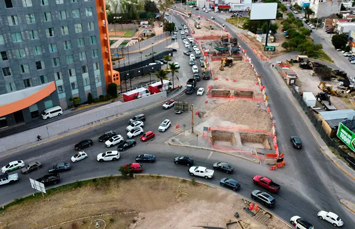 Por obras colapsa Glorieta de la Familia