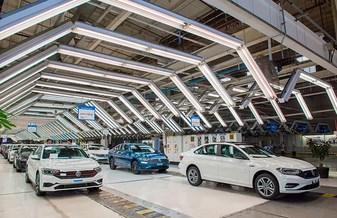 Anuncia Volkswagen ajuste de producción en su planta de Puebla