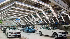 Anuncia Volkswagen ajuste de producci&oacute;n en su planta de Puebla