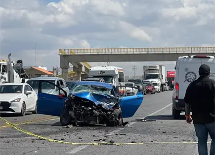 Dos muertos tras brutal choque contra tráiler en Villa de Reyes Dos muertos tras brutal choque contra tráiler en Villa de Reyes