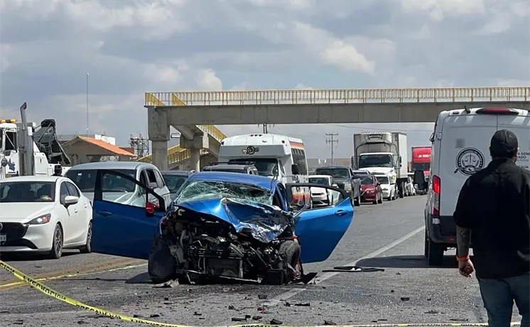 Dos muertos tras brutal choque contra tráiler en Villa de Reyes Dos muertos tras brutal choque contra tráiler en Villa de Reyes
