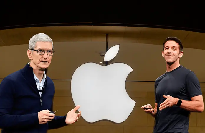 Tim Cook deja cargo de CEO en Apple tras 15 años