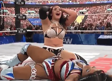 Luchadora mexicana Persephone se corona campeona en Wembley