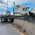 Tr&aacute;iler derriba muro de contenci&oacute;n en Perif&eacute;rico