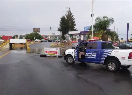 Cierran desnivel en glorieta Real Inn tras lluvia