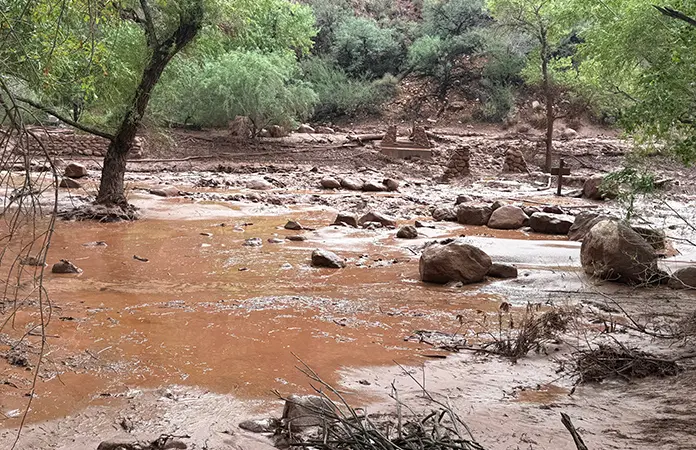 Evacuan el Gran Cañón tras crecida de arroyo