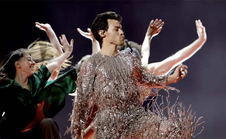 Harry Styles hace guiño a boda de Taylor Swift en Nueva York Harry Styles hace guiño a boda de Taylor Swift en Nueva York