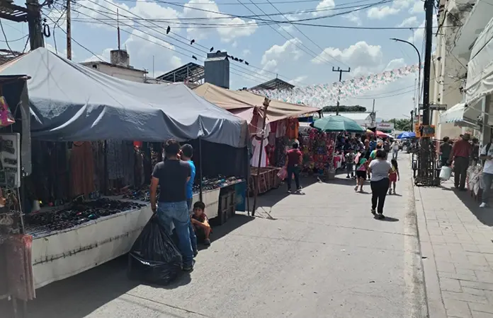 Sin cambio, instalación de los tianguistas