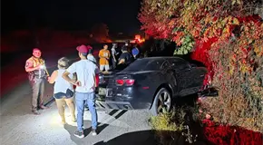 Tráiler impacta un Camaro en acceso a la Zona Industrial