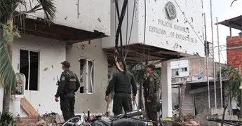 Al menos un muerto deja ataque con carro bomba contra estaci&oacute;n de polic&iacute;a en Colombia