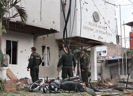 Al menos un muerto deja ataque con carro bomba contra estaci&oacute;n de polic&iacute;a en Colombia