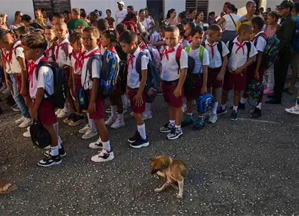 Cuba inicia ciclo escolar con escasez de combustible y maestros Cuba inicia ciclo escolar con escasez de combustible y maestros