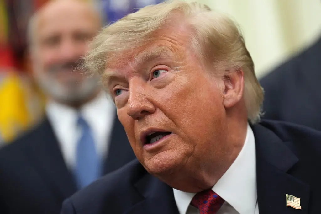 Estados Unidos bombardea objetivos en Irán y causa víctimas en boda