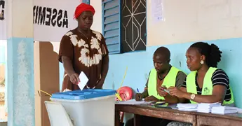 Guinea-Bis&aacute;u aprueba refer&eacute;ndum para ampliar poderes presidenciales