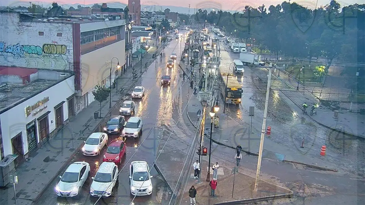 Lluvia deja pavimento mojado, pero sin cierres viales