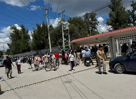 Miles de alumnos regresan a las aulas