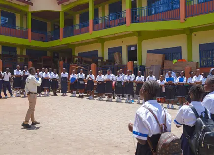 Padres y maestros preocupados por reapertura escolar en Congo