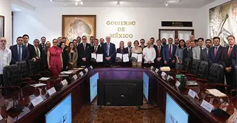 Renuevan pacto con gasolineros