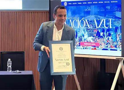 V&iacute;ctor Vel&aacute;zquez acelera sue&ntilde;o de estadio para Cruz Azul