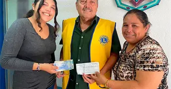 Club de Leones apoya a joven para estudiar