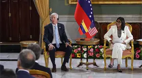 Delcy defiende acercamiento con Washington pese a críticas chavistas