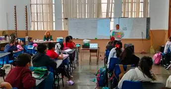 DH imparte pl&aacute;ticas escuelas primarias