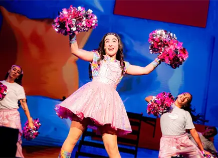 Lara Campos cierra gira en Bogotá con mensaje a niños afectados Lara Campos cierra gira en Bogotá con mensaje a niños afectados