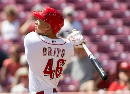 Anotan los Rojos siete sin respuesta y vencen a Padres