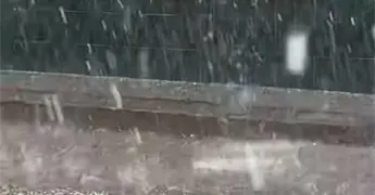 Azota fuerte tormenta y granizada la ciudad