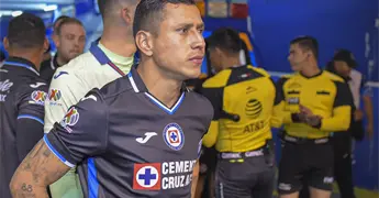 Julio C&eacute;sar Dom&iacute;nguez regresa a Cruz Azul para iniciar carrera t&eacute;cnica