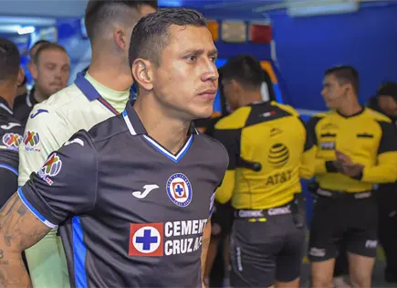 Julio C&eacute;sar Dom&iacute;nguez regresa a Cruz Azul para iniciar carrera t&eacute;cnica