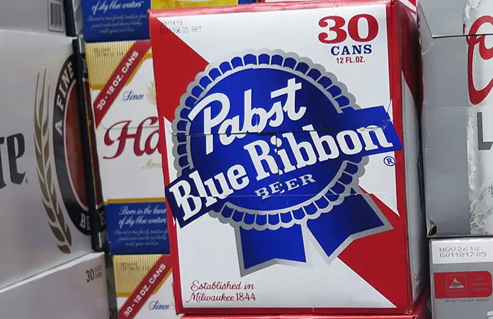 Ofrecen recompensa por cerveza robada