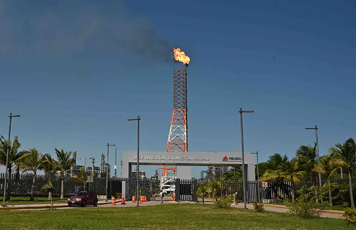 Pemex se abre a la IP en refinerías